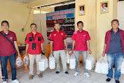 HUT KE-1, DPC PWDPI Kota Metro Bagikan Makanan ke-Warga