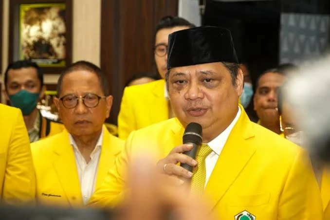 Berdalih Banyak Keluarganya di Golkar, Airlangga Buka Pintu Buat Bobby Nasution