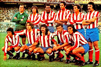 CLUB ATLÉTICO DE MADRID. Temporada 1975-76. Miguel Reina, Fraguas, Luiz Pereira, Eusebio, Bermejo y Capón. Aguilar, Leivinha, Ayala, Baena y Heredia. CLUB ATLÉTICO DE MADRID 1 REAL RACING CLUB DE SANTANDER 1. Domingo, 09/11/1975. Campeonato de Liga de 1ª División, jornada 9. Madrid, estadio Vicente Calderón. Árbitro: Vicente Forés Bachero. Entrenadores: Atlético de Madrid: Luis Aragonés. Racing de Santander: José María Maguregui. Clasificación: Atlético de Madrid: 3er. puesto, 42 puntos. Racing de Santander: 12º puesto, 32 puntos. GOLES: 1-0: 18’, Heredia. 1-1: 32’, Aitor Aguirre.