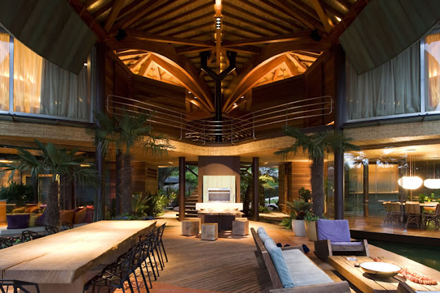 Picture of large tropical interiors of the leaf house