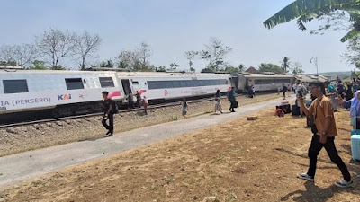 Kereta Api Argo Semeru Anjlok, Penumpang Berhamburan