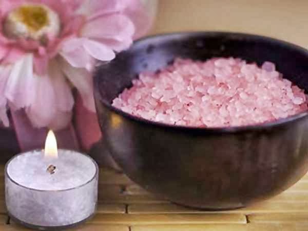 http://sidesofstyle.blogspot.com/2014/03/diy-make-your-own-bath-salts.html