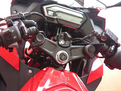 2016 Honda CBR150R Facelift stearing image