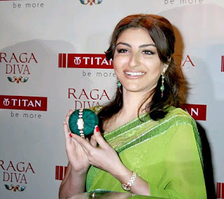 02 Soha Ali Khan, launched the beautiful Titan Raga DIVA Collection