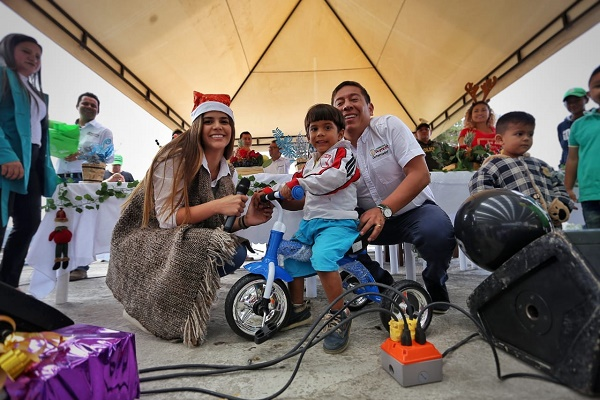 Los niños de Covarachía y Susacón abrieron sus regalos de Navidad