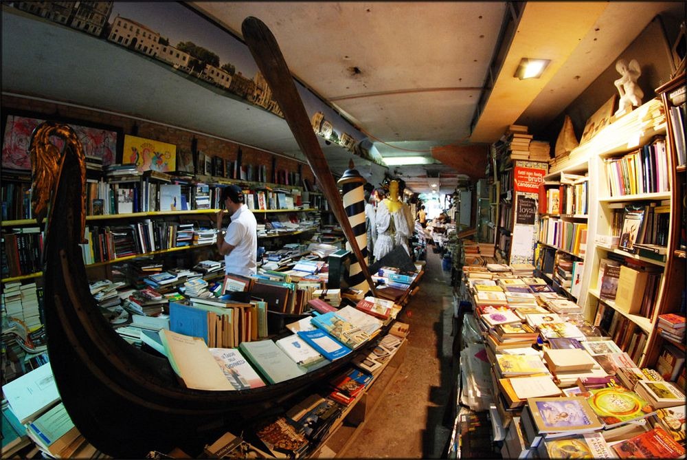 libreria-acqua-alta-3 libreria-acqua-alta-3