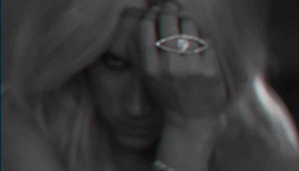 Ke$ha - Die Young.mp4_snapshot_00.10_[2012.11.14_16.45.35]