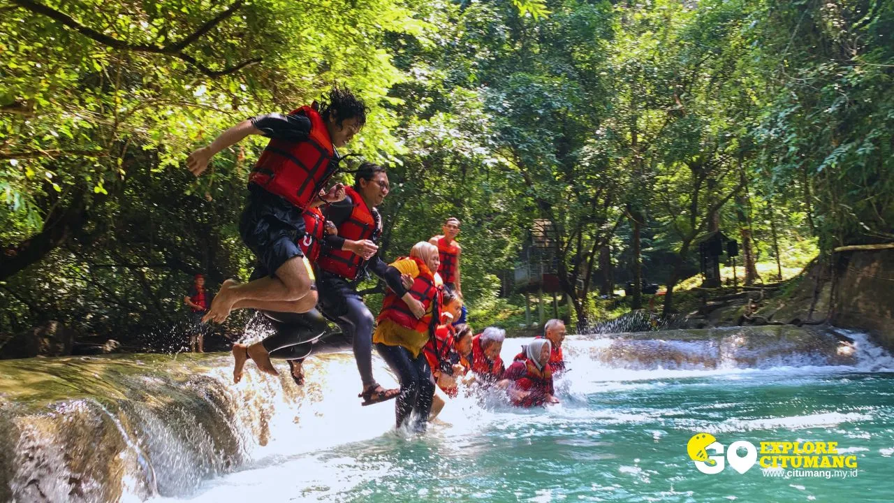 Paket wisata dan aktivitas body rafting di Citumang Pangandaran Body Rafting Citumang Pangandaran