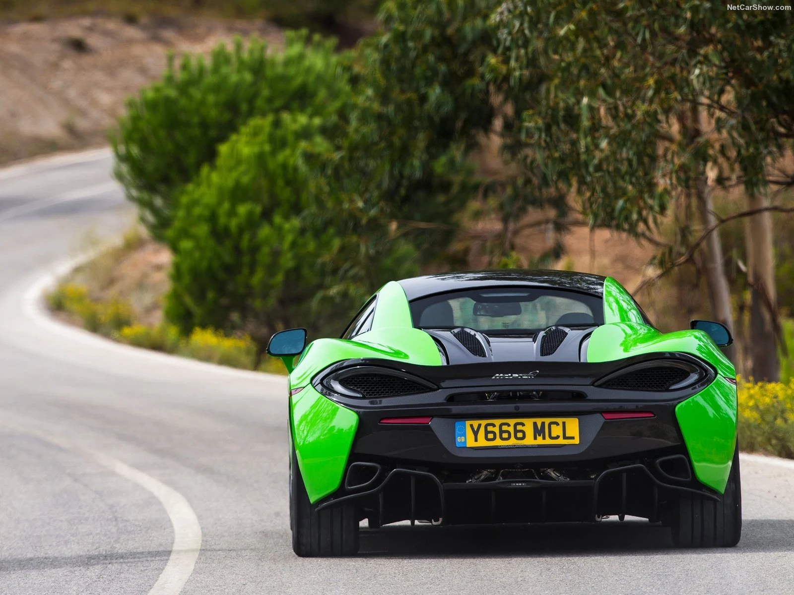 Hình ảnh siêu xe McLaren 570S Coupe 2016 & nội ngoại thất