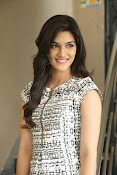 Kriti sanon new glamorous photos-thumbnail-5