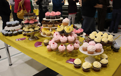 Buffet Tables on Saucy S Sprinkles  Bloggedy Blog Blog   Cupcake Buffet