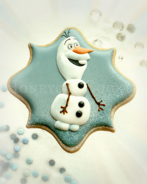 Plaque shaped cookie with whole Olaf in royal icing, cookie and photo by Honeycat Cookies