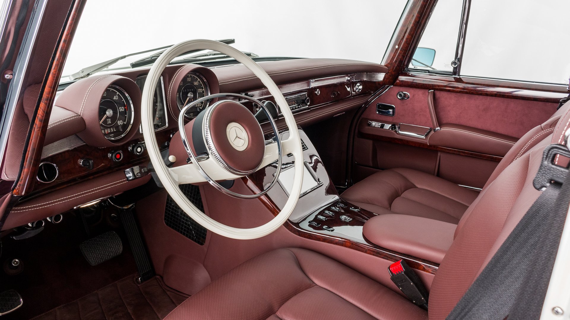 Mercedes-Benz W100 600 Pullmann mit Maybach Interieur