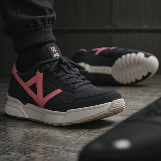 sports shoes