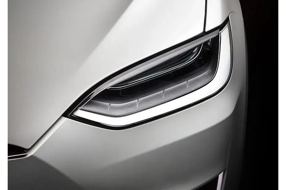 Tesla Model X, front Light