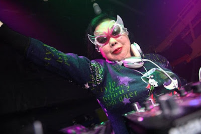 Wanita berusia 82 tahun aktif sebagai DJ kelab malam