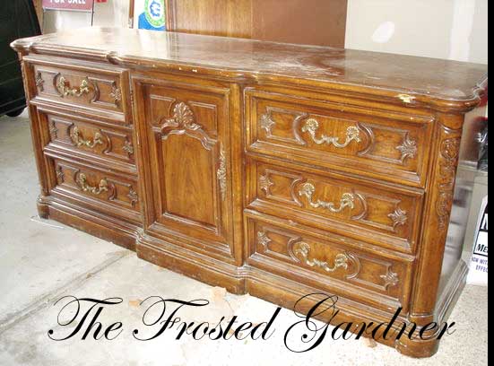 The Frosted Gardner: The Thomasville Bedroom Set
