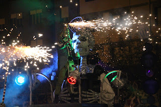 Miles de personas celebran en Herriko Plaza la nochevieja anticipada organizada por hosteleros