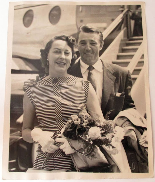 Dorothy and Robert Mitchum at the airport