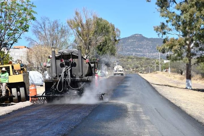 Rehabilitan carretera a Atotonilco