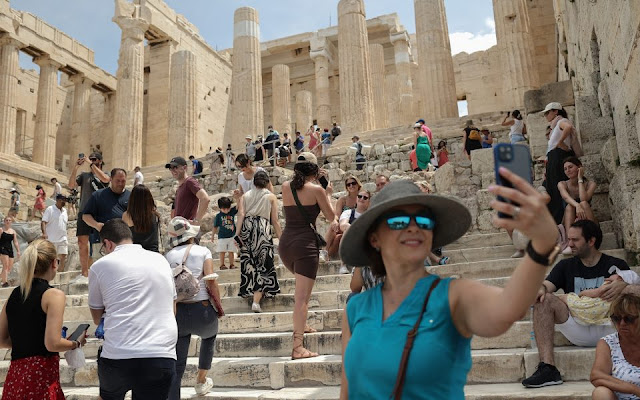 Η επισκεψιμότητα στην Ακρόπολη άγγιξε τον Ιούνιο το 87% της αντίστοιχης περιόδου του 2019. [Credit: INTIME NEWS]