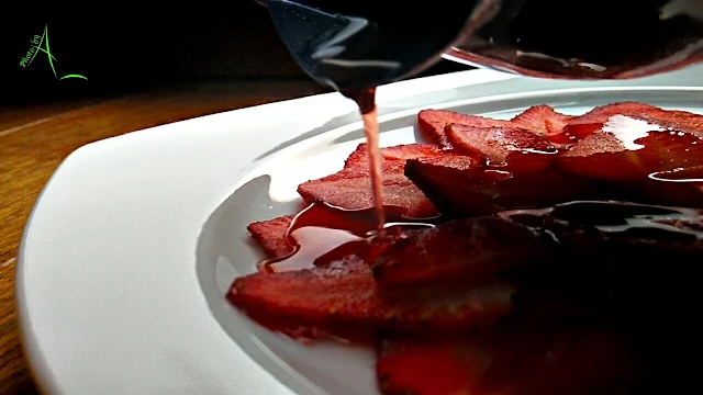 nappage du décor de fraises avec la gelée