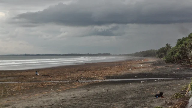 Pantai Rambut Siwi,