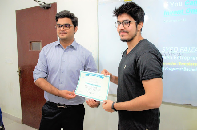 Syed Faizan Ali Giving away Certificate for "Best Business Idea" Contest