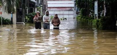 Jadi Penyebab Banjir, Tanggul Jebol di Perumahan Pinang Griya Dipasang Kisdam 