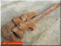 Electrolysis De-rusting old pipe wrench 