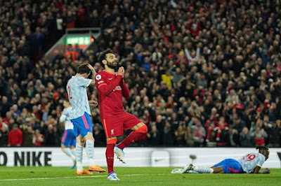 Selebrasi Mohamed Salah usai mencetak gol di laga Liverpool vs Manchester United, Premier League 2021/22 © AP Photo