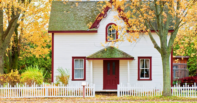 white-picket-fence-hollywood-dreams