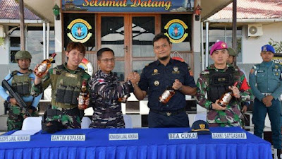 Jelang Nataru, Tim Gabungan TNI AL Gagalkan Penyelundupan Ratusan Miras Ilegal dari Malaysia