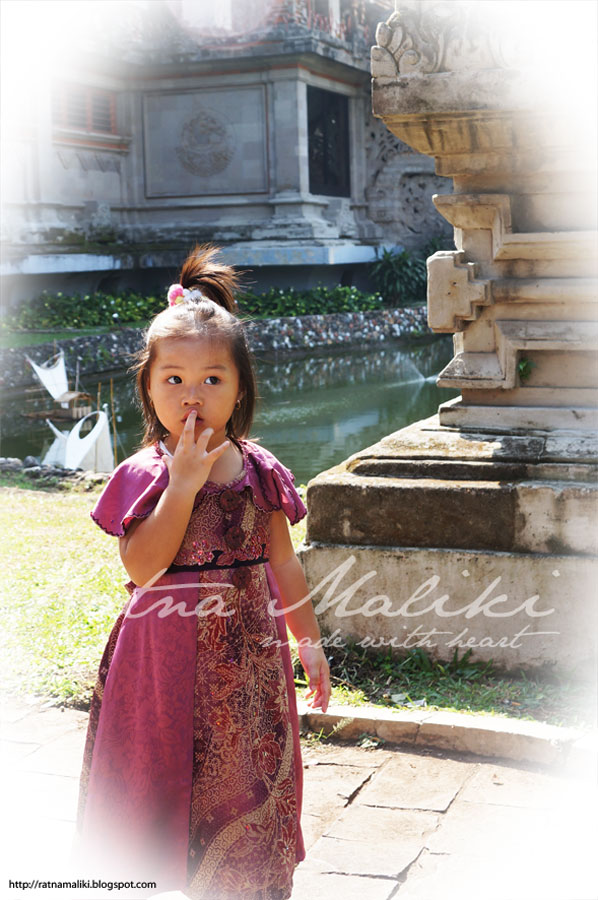 Photo Model  Gaun  Batik  untuk Balita 