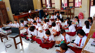 Dorong Gerakan Literasi Sekolah, Mahasiswa KKN Tim 1 Undip Ciptakan Pojok Literasi SDN 1 Bakungan