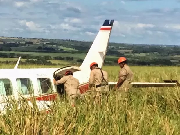 Avião com Angélica e Luciano Huck faz pouso forçado