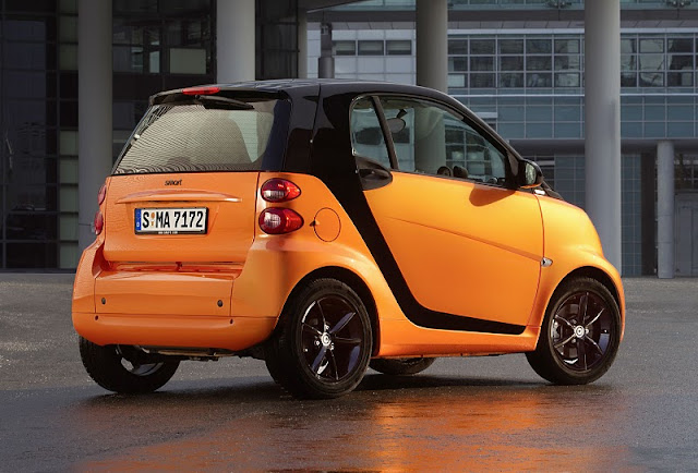 2011 smart fortwo nightorange rear side view 2011 Smart Fortwo Nightorange