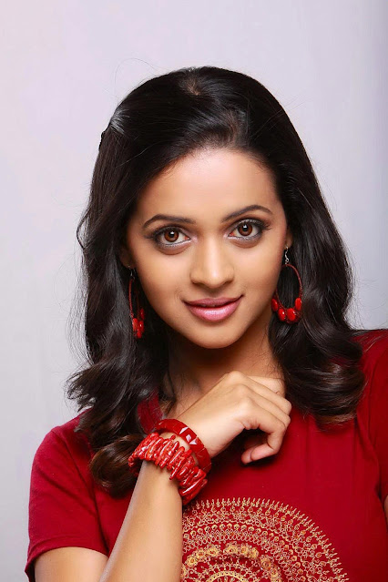 Stunning new photoshoot pics of Tamil actress Bhavana.