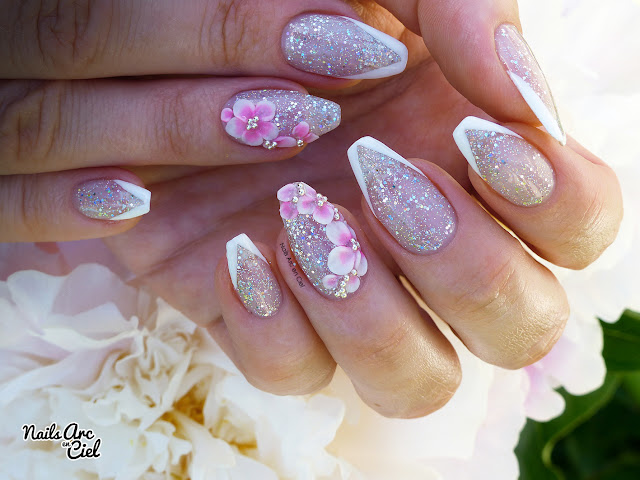 Nail art - Idée mariage : fleurs en résine acrylique 3D et french pailletée