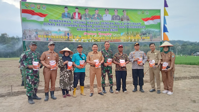 Dandim 0404 Muara Enim Letkol Arh Rimba Anwar, S.I.P.,M.I.P Gelar Penanaman Jagung Rakyat