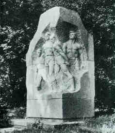 monumento aos jogadores que morreram de cabeça erguida frente o invasor nazi