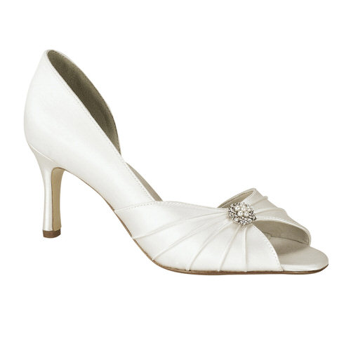 White Silk Wedding Shoe is a wonderful choice for every bride on her wedding