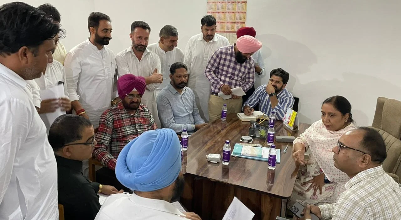 "ਸਰਕਾਰ ਤੁਹਾਡੇ ਦੁਆਰ" ਤਹਿਤ ਬਿਜਲੀ ਦੀਆਂ ਸਮੱਸਿਆਵਾਂ ਦੇ ਹੱਲ ਲਈ ਲਗਾਇਆ ਕੈਂਪ