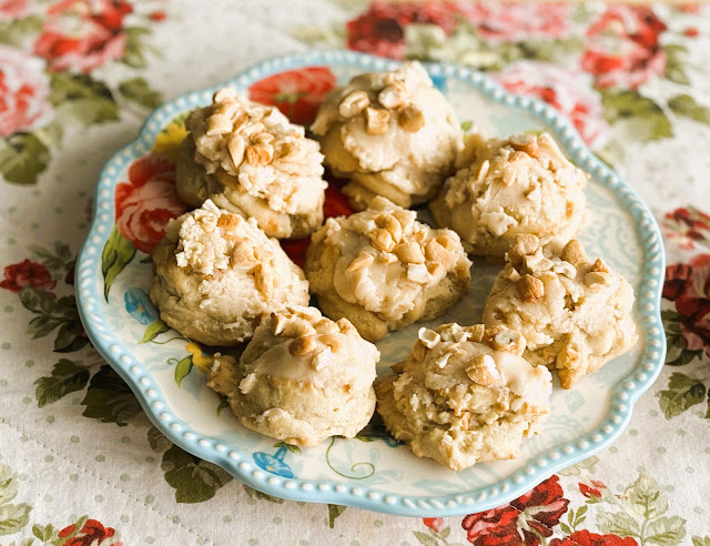 Frosted Cashew Nut Cookies