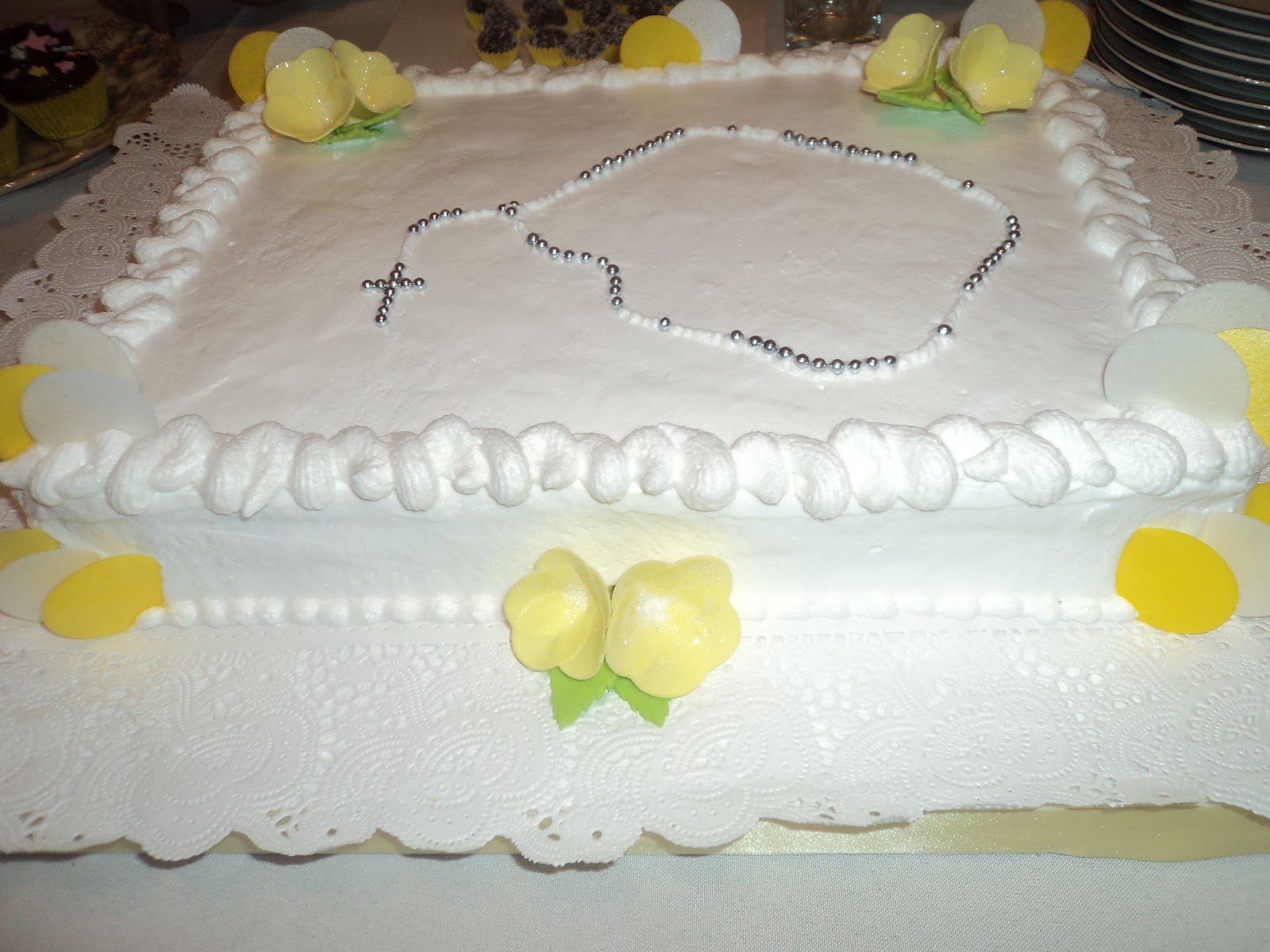 Tortas De Comunion Decoradas Con Crema