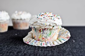 HOMEMADE FUNFETTI CUPCAKES.