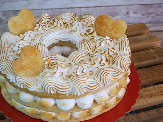 TARTA DE HOJALDRE DE CREMA Y MERENGUE