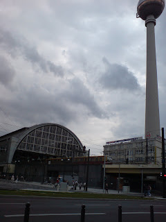 S-Bahn und Fernsehturm Berlin Alexanderplatz