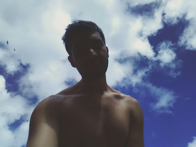 Foto selfie instagram guy hot sexy chico cielo sky brids aves blue azul contraluz shadows beautiful visual photography fotografia artistica gratis editorial