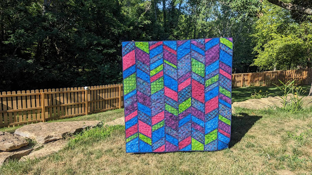 Split Arrows quilt in Island Batik fabrics